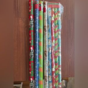 New 8-Piece Christmas Wrapping Paper